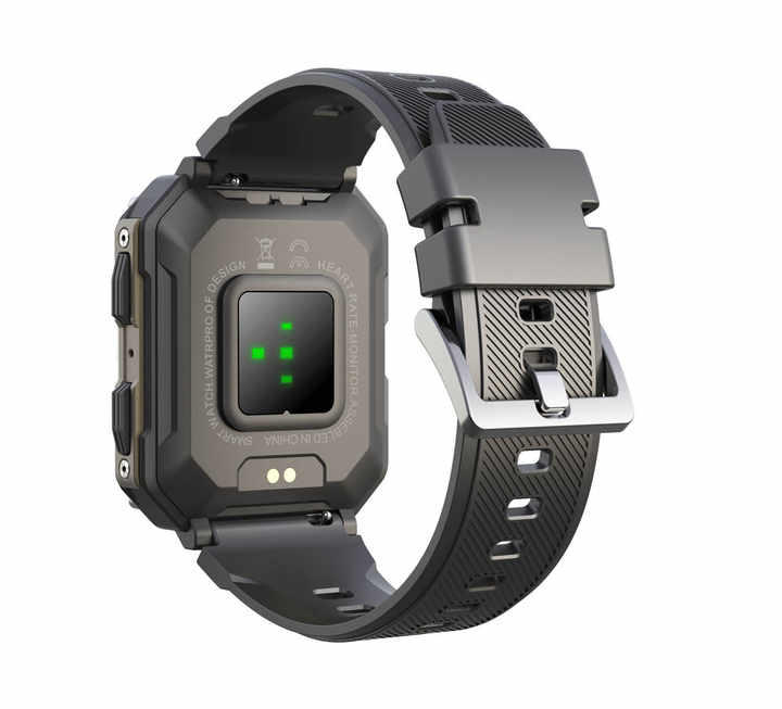 TITAN CORE SMARTWATCH
